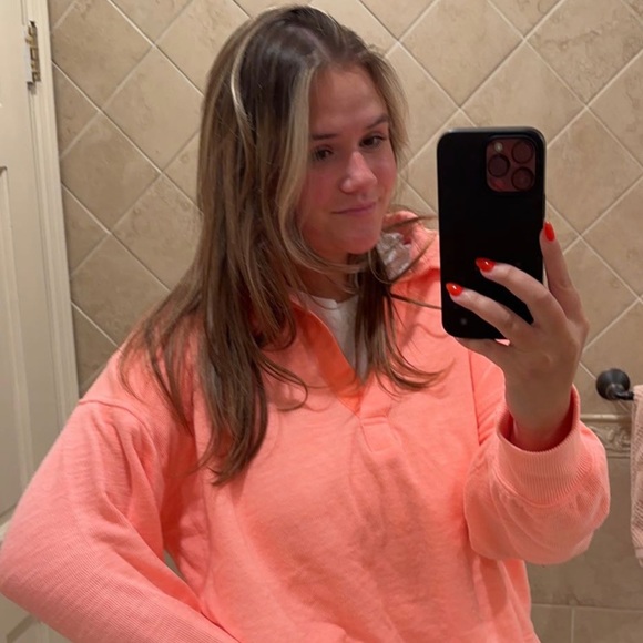 Profile Picture of Alex Lorie (@alexxloriaa) on Poshmark