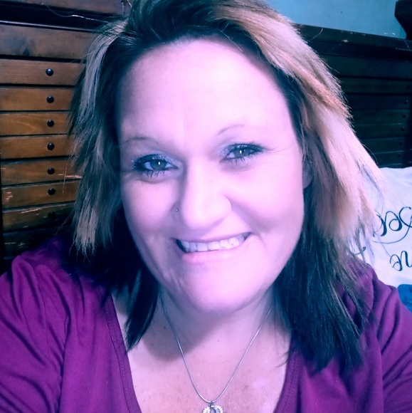 Profile Picture of Amber Mcnabb (@sweetamber3737) on Poshmark