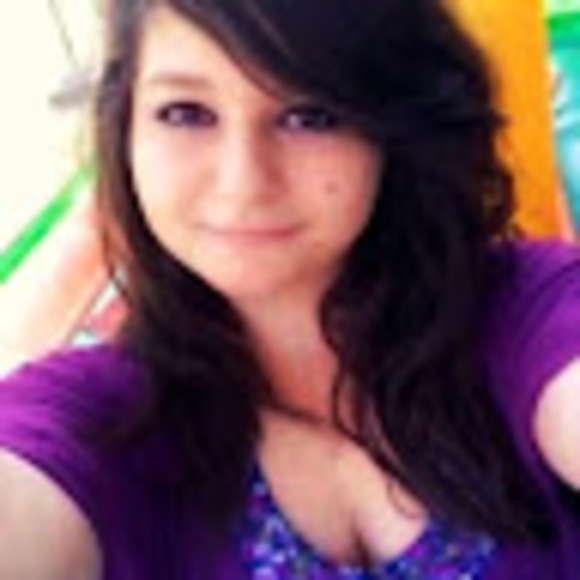Profile Picture of Kylee Sperry (@kas59533) on Poshmark