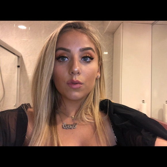 Profile Picture of Amanda Maresca (@amaresca2) on Poshmark