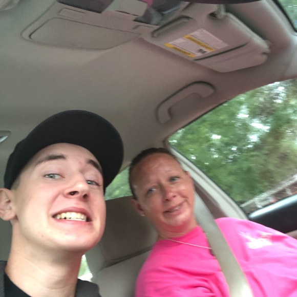 Profile Picture of Davis Wood (@davisacewood) on Poshmark