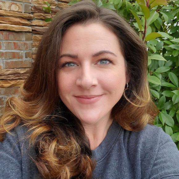 Profile Picture of Amanda Mandel (@amanda_mandel) on Poshmark