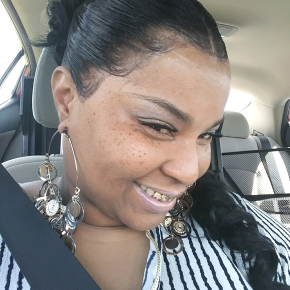 Profile Picture of Vicky Mckenzie (@vick861) on Poshmark