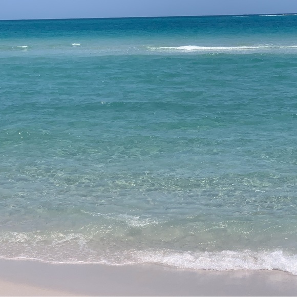 Profile Picture of Jodi Reid (@oceanicstyle) on Poshmark