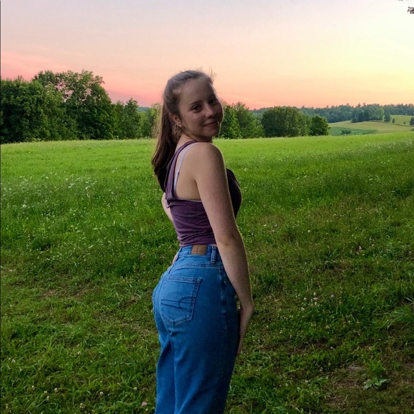 Profile Picture of Caleigh Hardecker (@caleighgraceh) on Poshmark