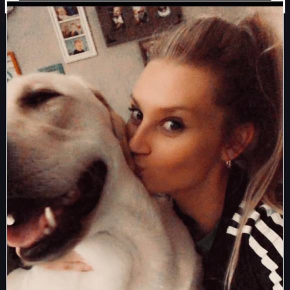Profile Picture of Danielle Kuberski (@d_kuberski) on Poshmark