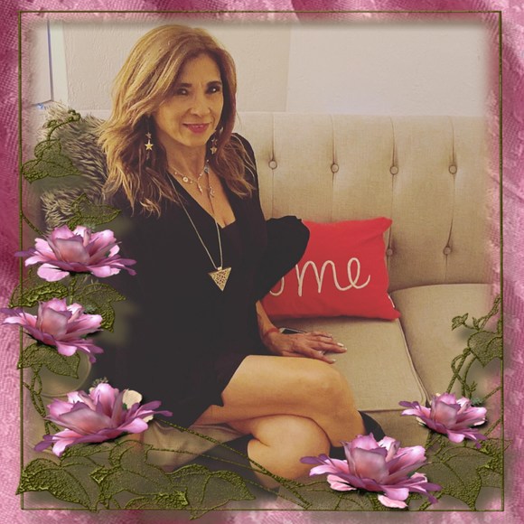 Profile Picture of Kary Kreutzer (@karinaelke) on Poshmark