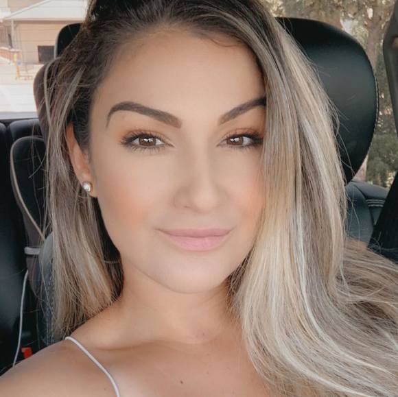 Profile Picture of Sabrina Broocks (@sabrinagabourel) on Poshmark