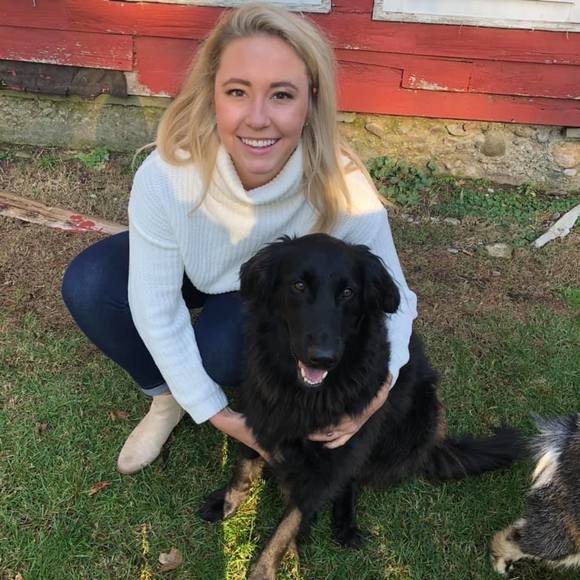 Profile Picture of Alexis Terrette (@alexisterrette) on Poshmark