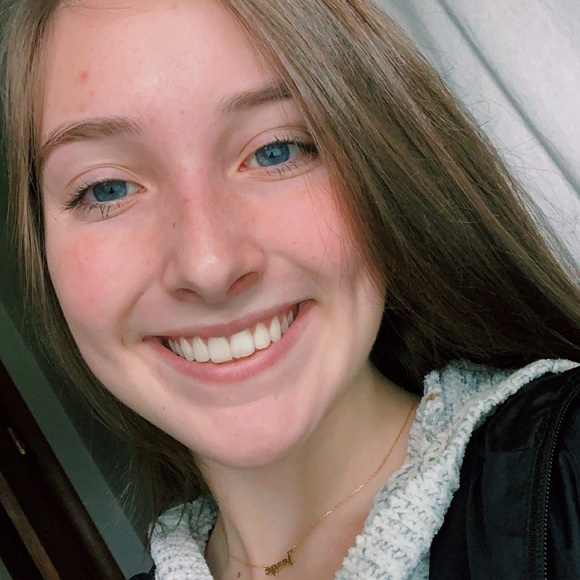 Profile Picture of Jordyn Hamburger (@jordynhamburger) on Poshmark