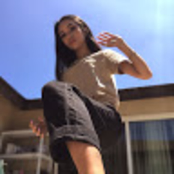 Profile Picture of Mackenzie Tabaldo (@mtabaldo) on Poshmark