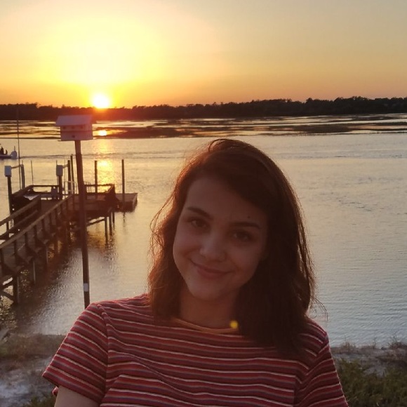 Profile Picture of Linda Yager (@fifichanel) on Poshmark