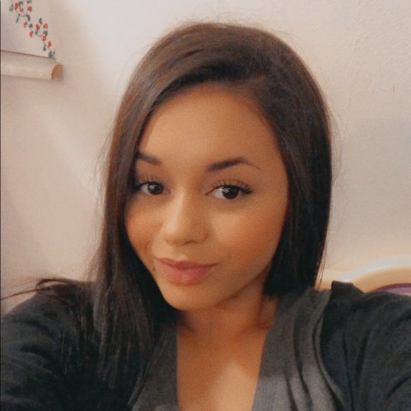 Profile Picture of Ashley Sexton (@ashleysexton535) on Poshmark