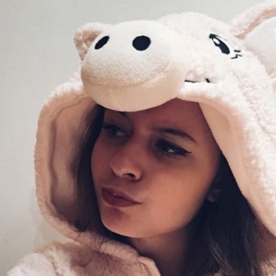 Profile Picture of Lucia Valdivia (@luchivaldivia8) on Twitter