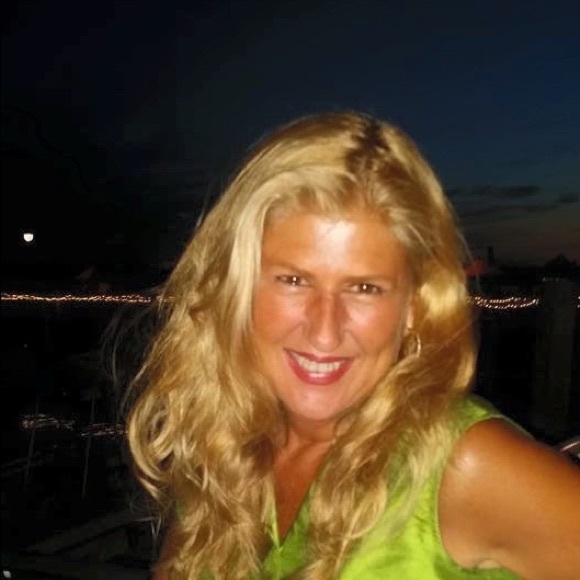 Profile Picture of Mary Blinstrubas (@maryblinstrubas) on Poshmark