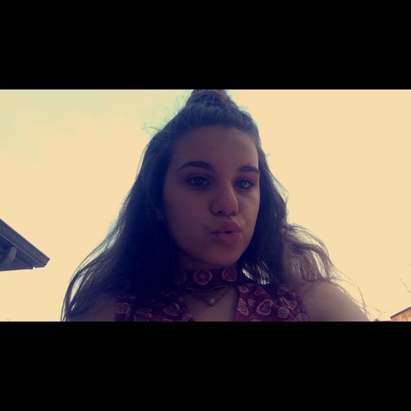 Profile Picture of Addison Bell (@addib13) on Poshmark