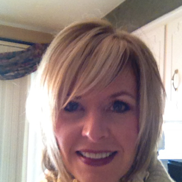 Profile Picture of Laurie Borley (@lauriewazbo) on Poshmark