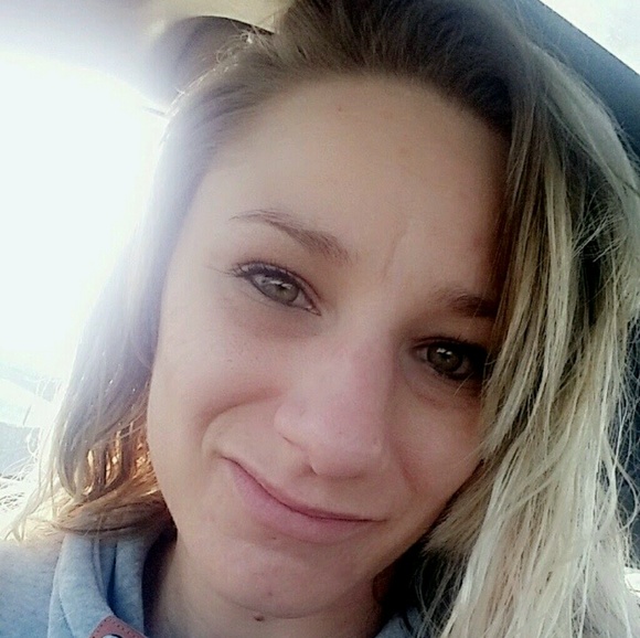 Profile Picture of Karly Hess (@karlyjhess) on Poshmark