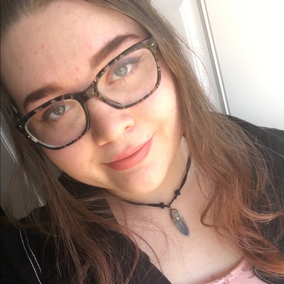 Profile Picture of Ruby Simms (@rubyshadows) on Poshmark