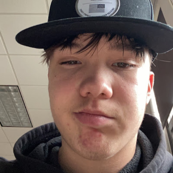 Profile Picture of Shay Gricks (@gricksshay26) on Poshmark