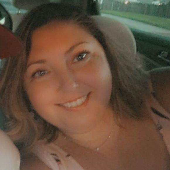 Profile Picture of Laura Guldner (@rendlug) on Poshmark