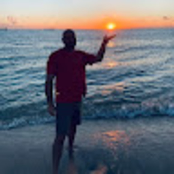 Profile Picture of Carl Decatrel (@decatrelc) on Poshmark