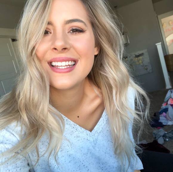 Profile Picture of Abby Chupp (@abbychupp) on Poshmark