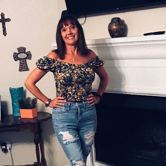 Profile Picture of Tammy Logston (@tammylogston) on Poshmark