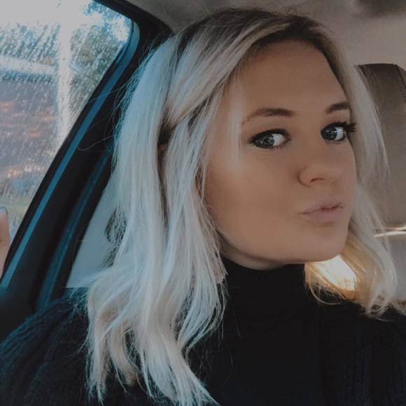 Profile Picture of Carly Greer (@carly_denise) on Poshmark