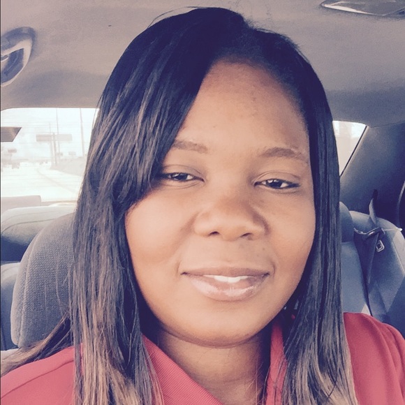 Profile Picture of Micheline Enard (@michelineenar) on Poshmark