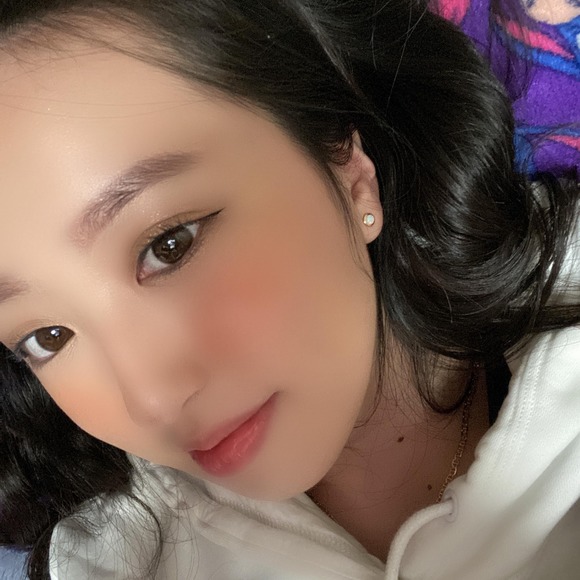 Profile Picture of Yuki Suzuki (@yuki49) on Poshmark