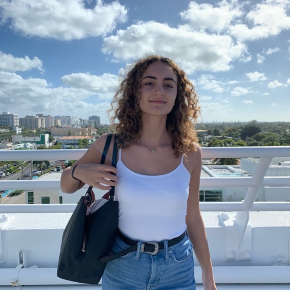 Profile Picture of Abigail Basciano (@abigailbasciano) on Poshmark