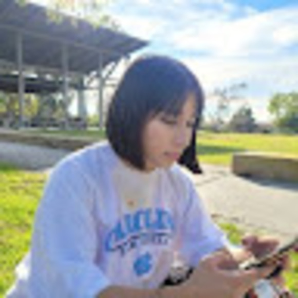 Profile Picture of Sol Gonzalez (@rstephania230) on Poshmark