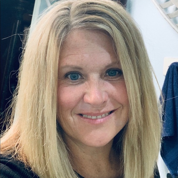 Profile Picture of Janelle Kukich (@janellekukich) on Poshmark