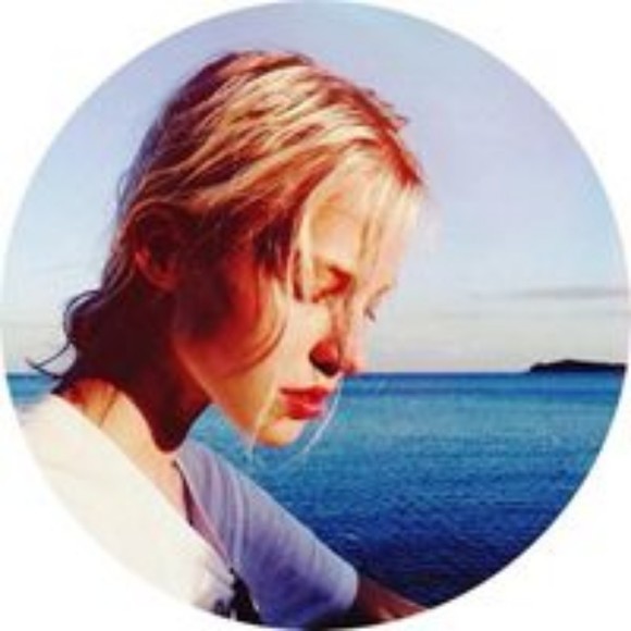 Profile Picture of Alexis Milanesi (@alexismilanesi) on Poshmark