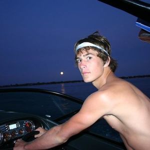 Profile Picture of Ben Kor (@hockeyboy14177) on Myspace