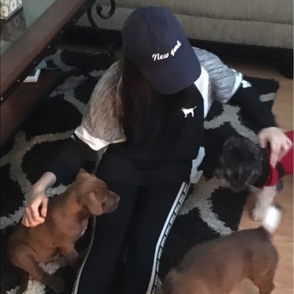 Profile Picture of Jillian Rivera (@jillianr104) on Poshmark