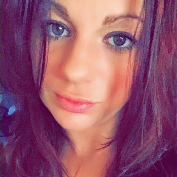 Profile Picture of Desiree Tichnell (@desiree1981) on Poshmark