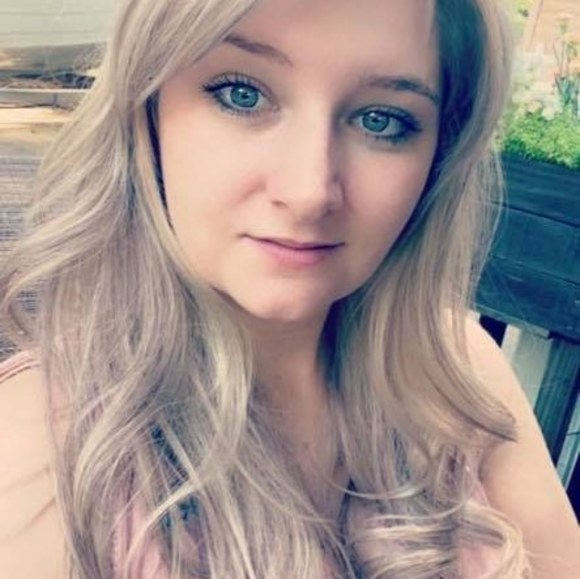 Profile Picture of Lisa Irby (@herbinator27) on Poshmark
