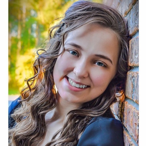 Profile Picture of Joy Gibson (@joybelle17) on Poshmark