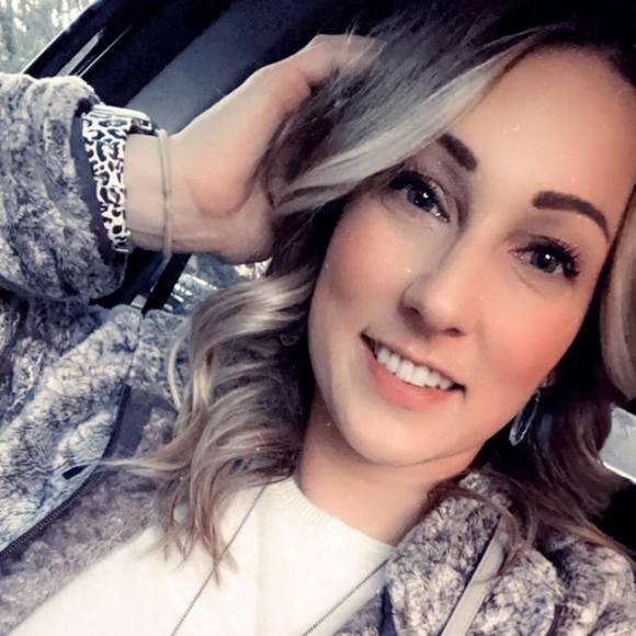 Profile Picture of Heidi Engelmann (@munkeemh1) on Poshmark
