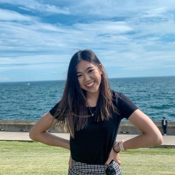 Profile Picture of Haley Wong (@haleyhlwong) on Poshmark