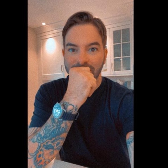 Profile Picture of Derek Hubbell (@djhubbell0787) on Poshmark