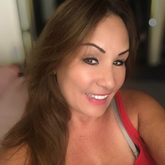 Profile Picture of Cori Thomas (@corilkuuipo) on Poshmark