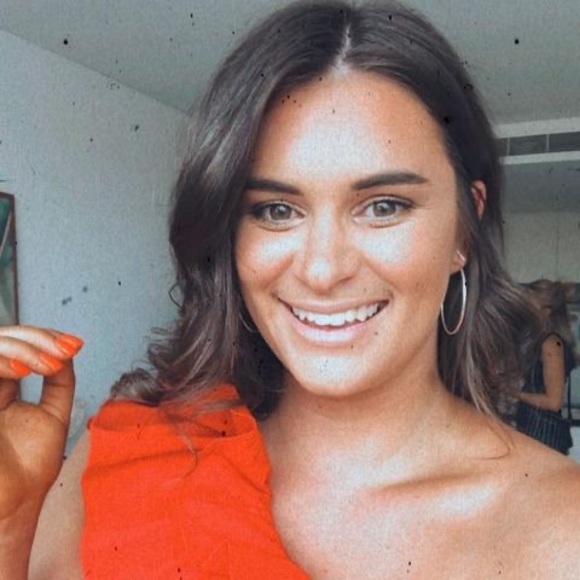 Profile Picture of Shenaye Campbell (@shenayecampbell) on Poshmark