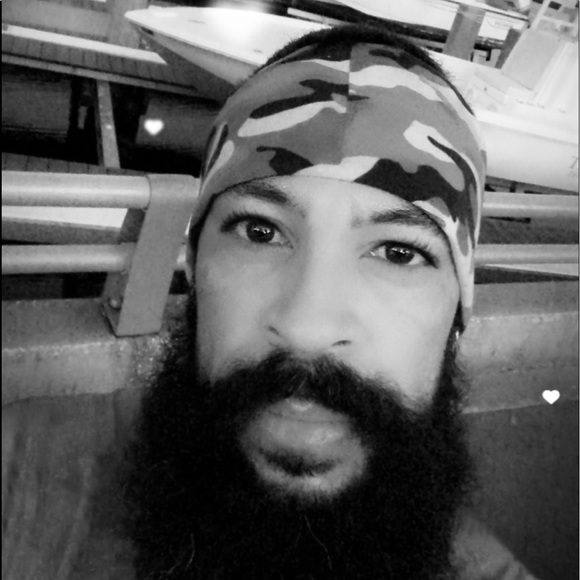 Profile Picture of Geoffrey Murray (@geoffreymurray) on Poshmark