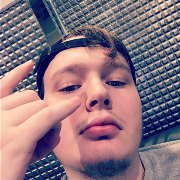 Profile Picture of Bradley Bothwell (@bradley_both) on Poshmark