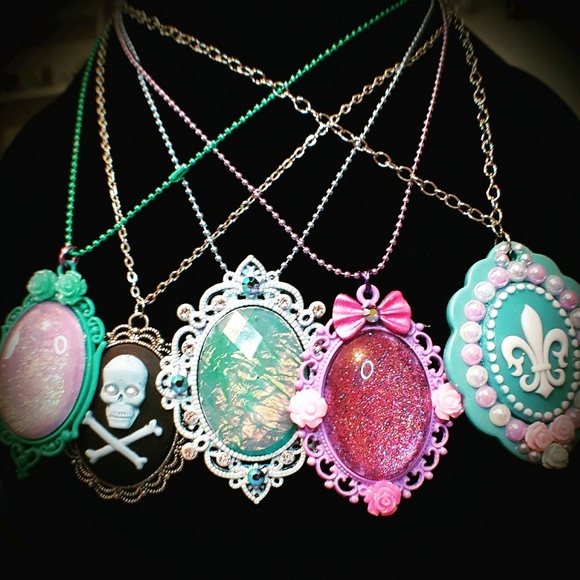 Profile Picture of Samantha Szymczuk (@statikgarden) on Poshmark