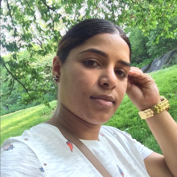 Profile Picture of Nidia Castillo (@nidia0207) on Poshmark