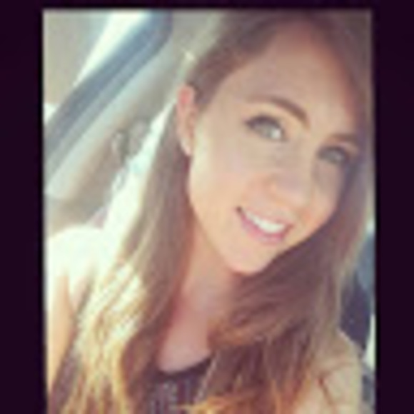Profile Picture of Allison Ryan (@allisonryan269) on Poshmark